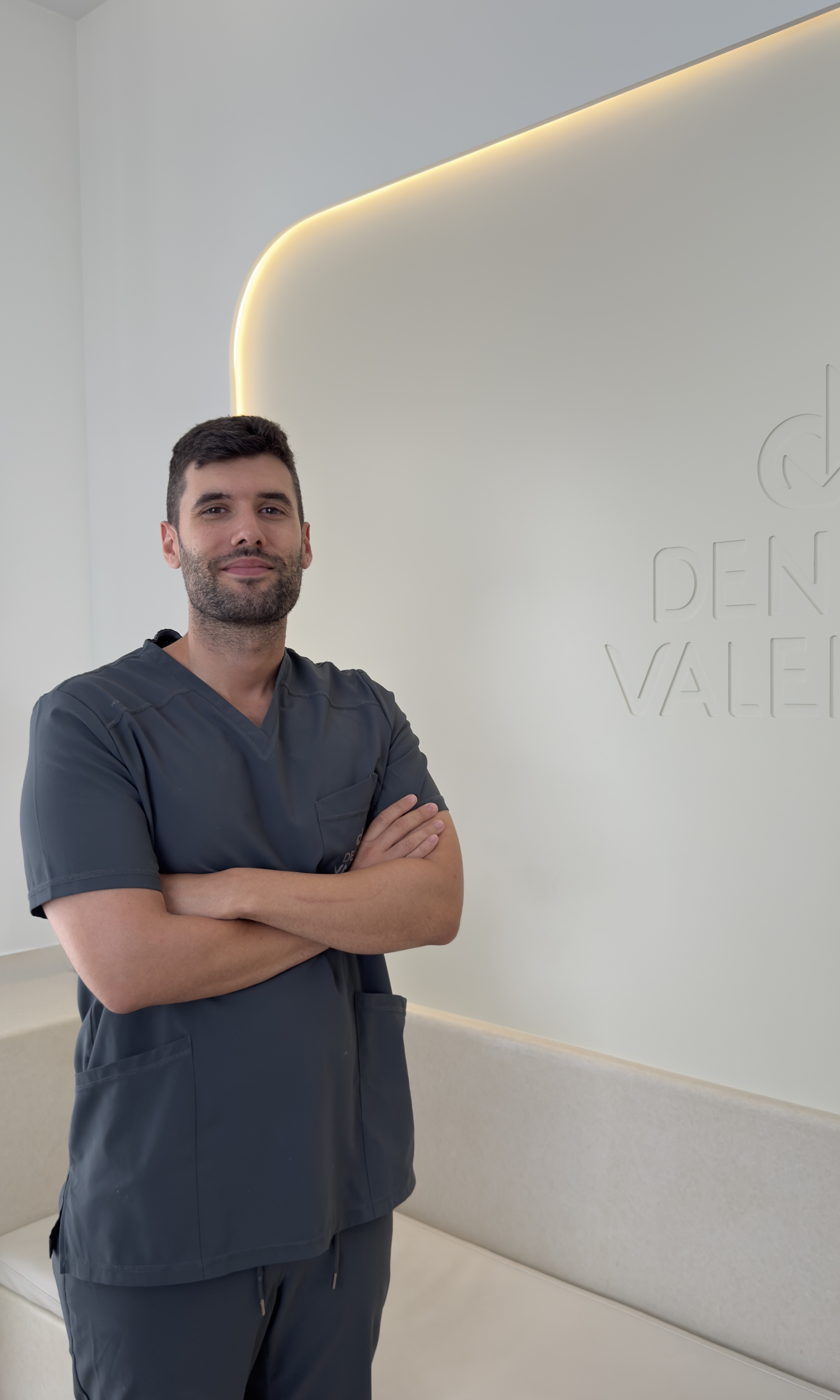 Dr. Alejandro Zamora Girón, odontólogo